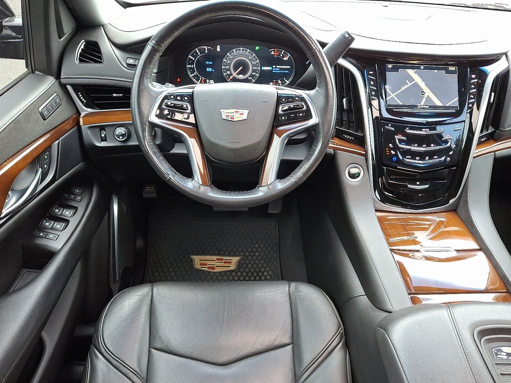 2019 Cadillac Escalade Luxury photo 2