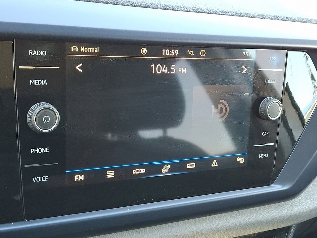 2022 Volkswagen Taos SE photo 3