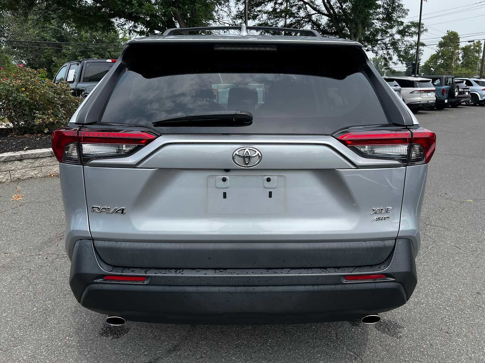 2021 Toyota RAV4 XLE photo 3