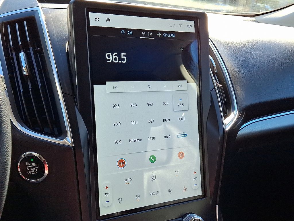 2022 Ford Edge Titanium photo 3