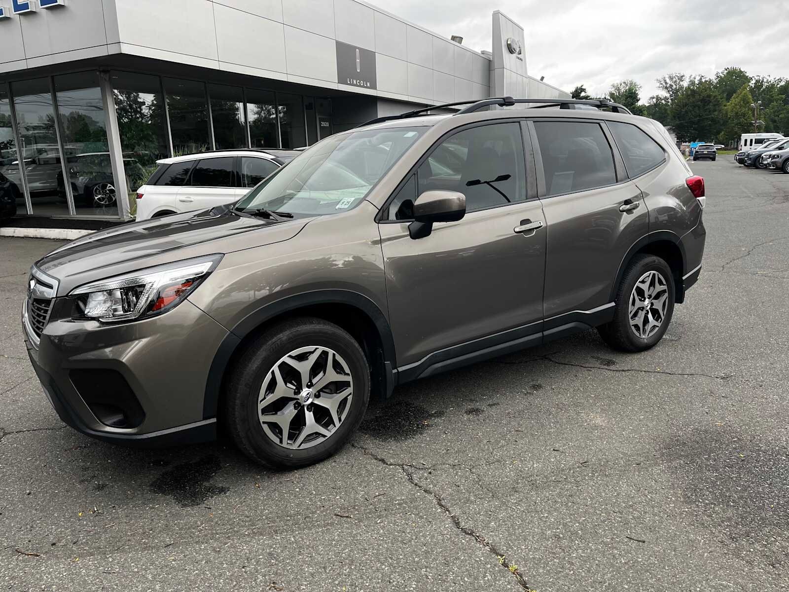 2020 Subaru Forester Premium photo 3