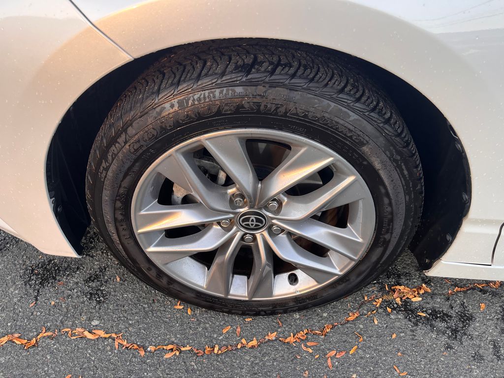 2022 Toyota Avalon XLE photo 3
