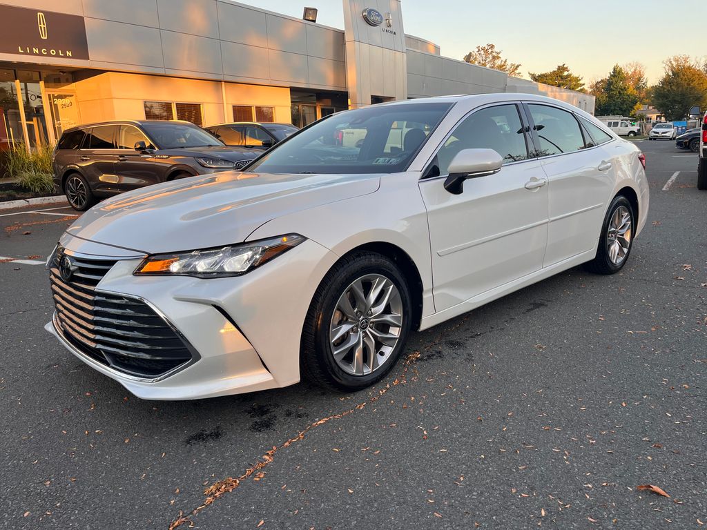 2022 Toyota Avalon XLE photo 2