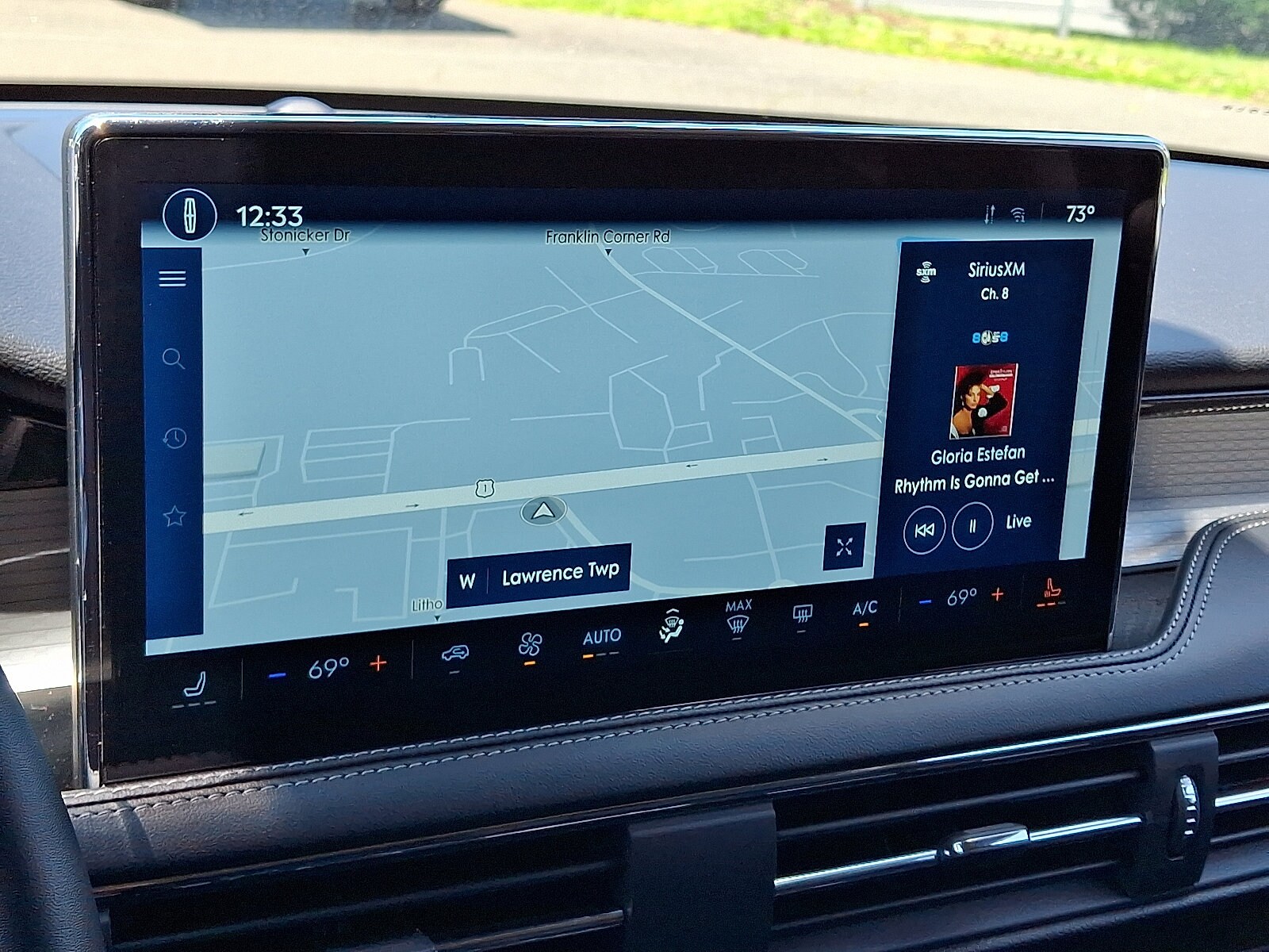 2025 Lincoln Corsair Premiere photo 3