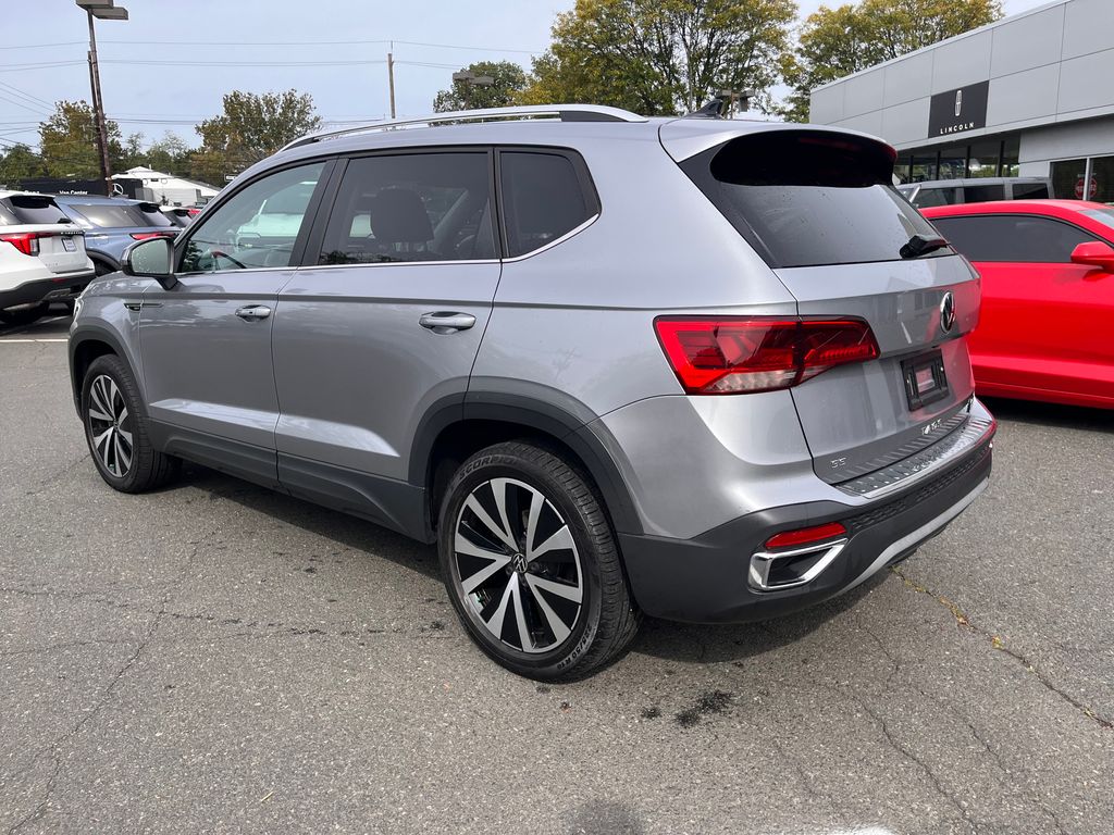 2022 Volkswagen Taos SE photo 4