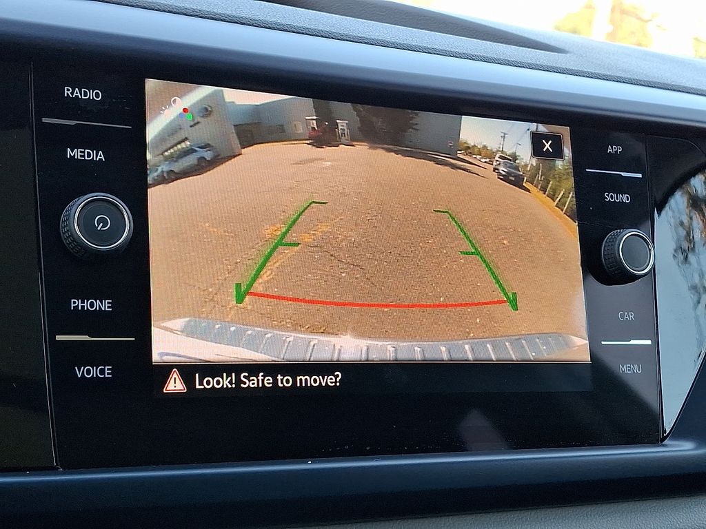 2022 Volkswagen Taos SE photo 4