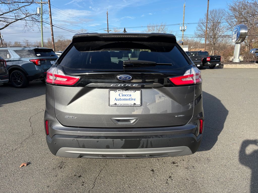 2022 Ford Edge SEL photo 3