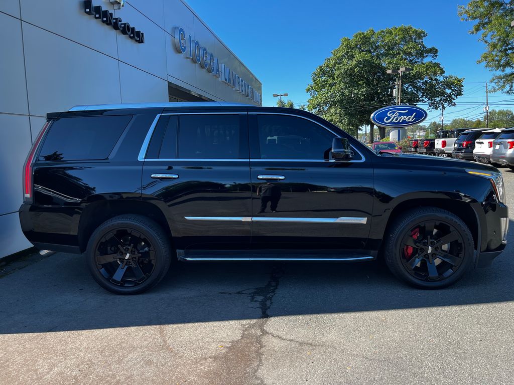 2019 Cadillac Escalade Luxury photo 2