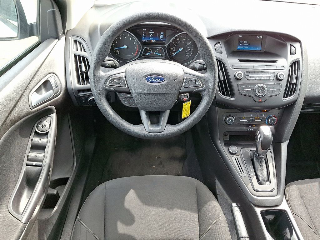 2016 Ford Focus SE photo 2