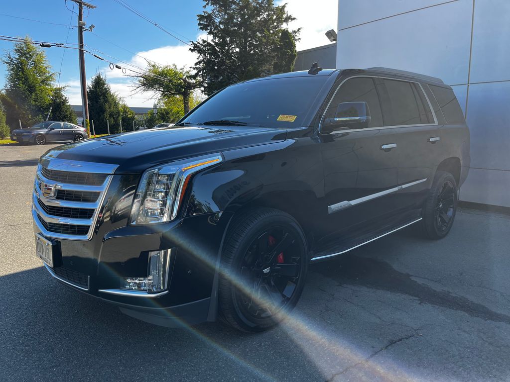 2019 Cadillac Escalade Luxury photo 3
