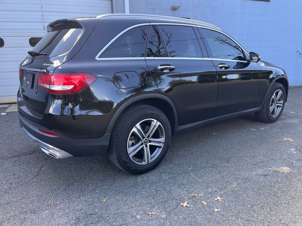 2019 Mercedes Benz GLC 300 4MATIC photo 2