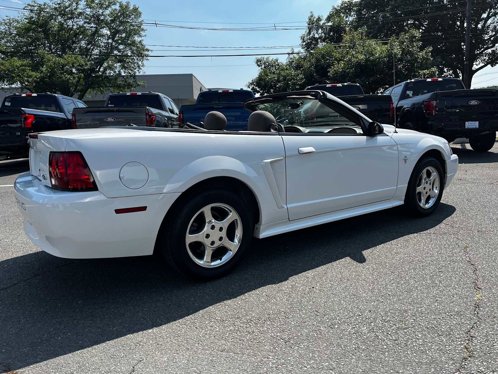 2003 Ford Mustang V6 Convertible photo 3
