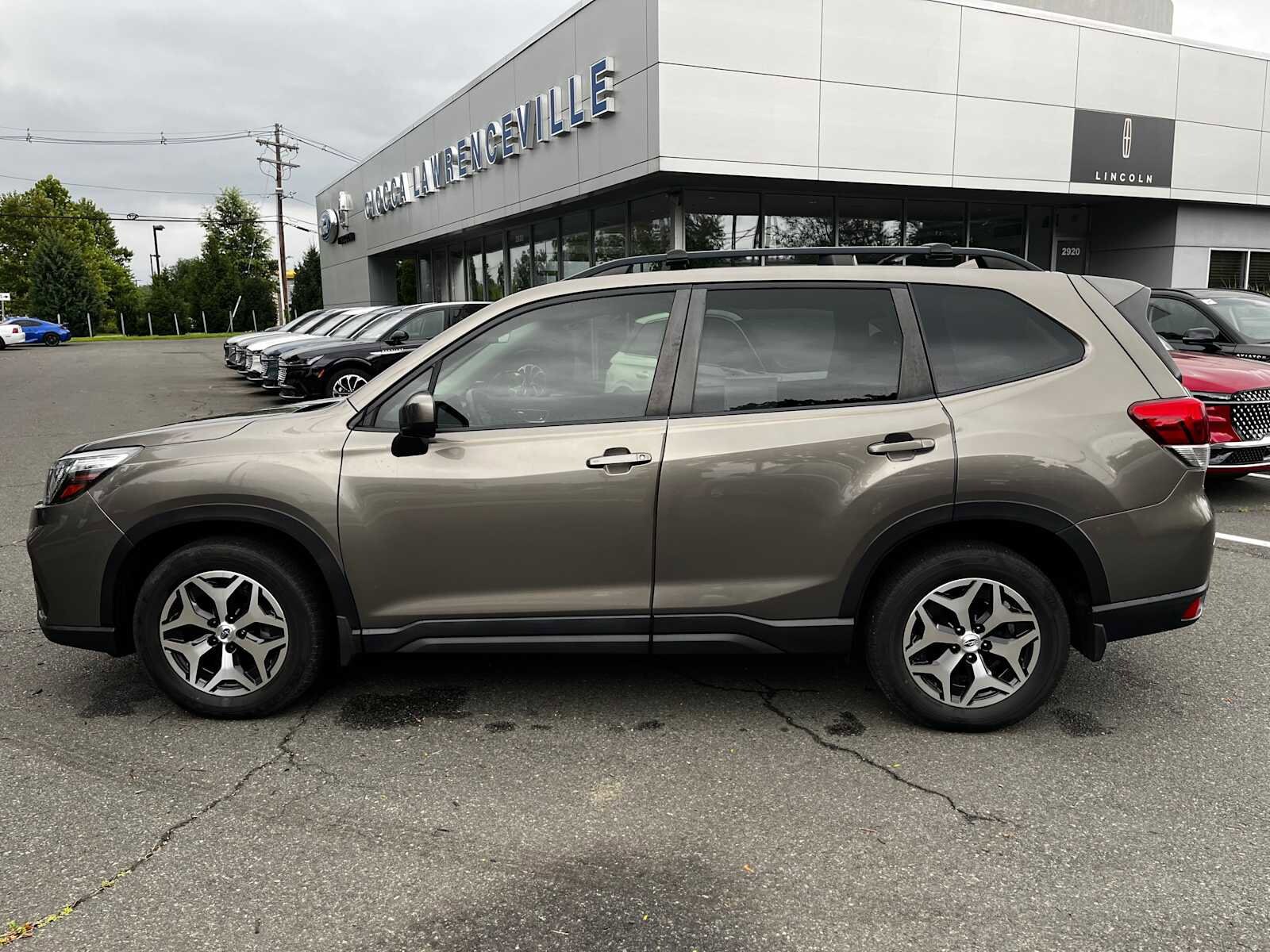 2020 Subaru Forester Premium photo 4