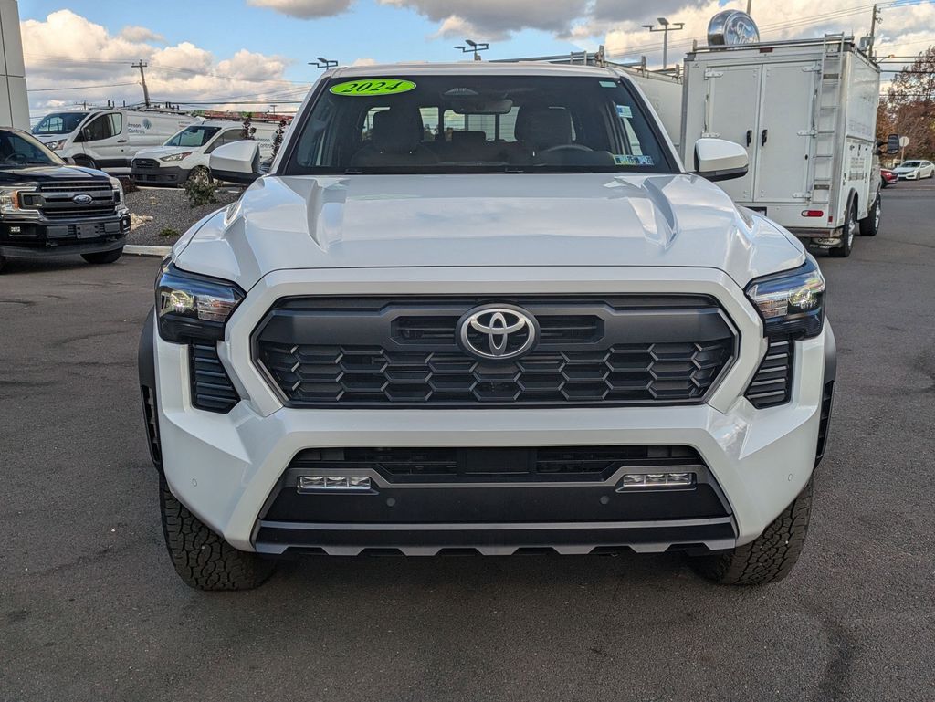 2024 Toyota Tacoma TRD Off-Road Double Cab photo 2