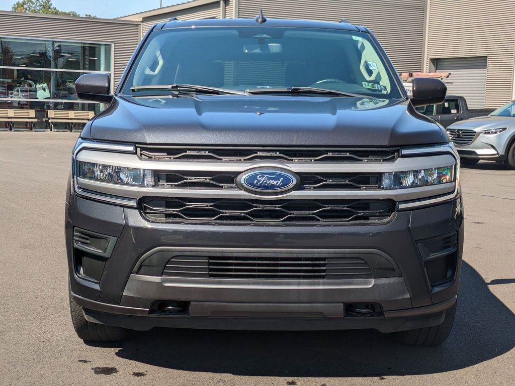 2022 Ford Expedition XLT photo 2