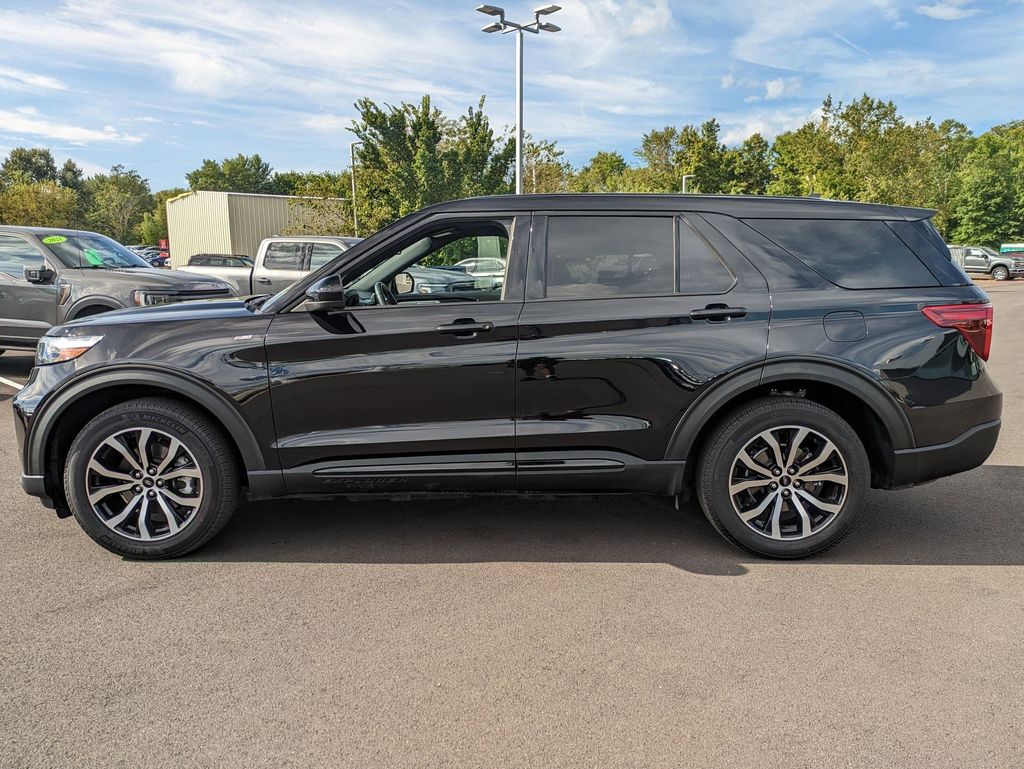 2022 Ford Explorer ST-Line photo 4