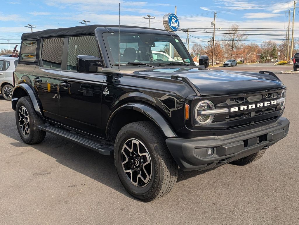 2022 Ford Bronco Outer Banks photo 3