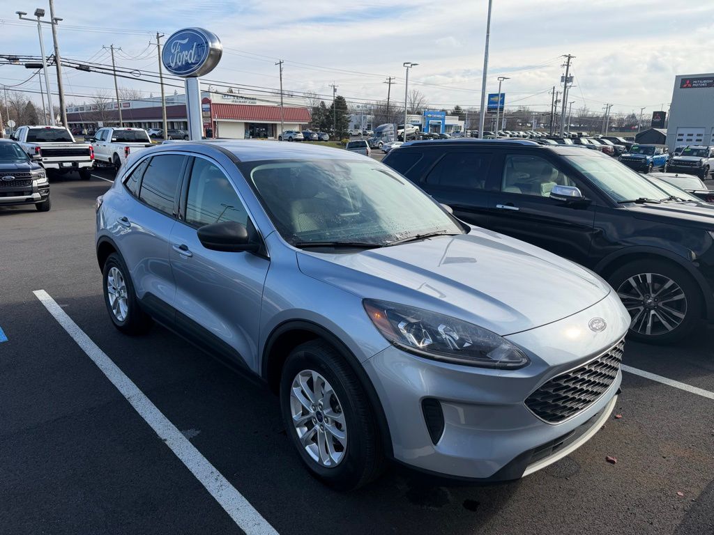 2022 Ford Escape SE photo 3