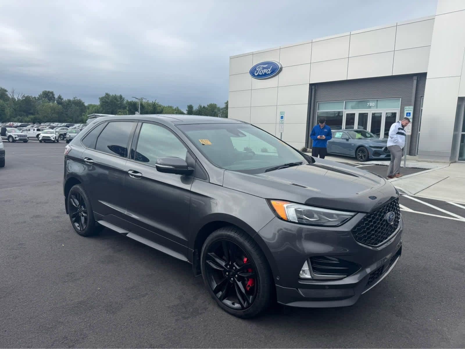 2019 Ford Edge ST photo 3