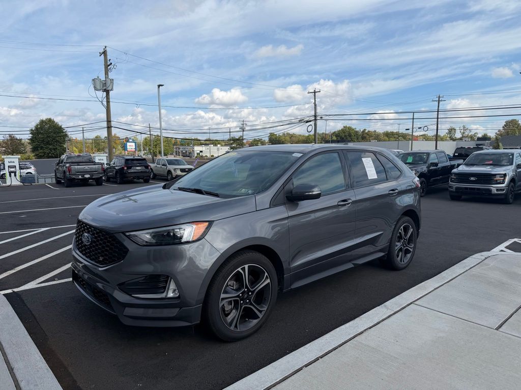 2022 Ford Edge ST photo 3
