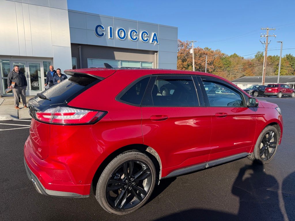2024 Ford Edge ST photo 4
