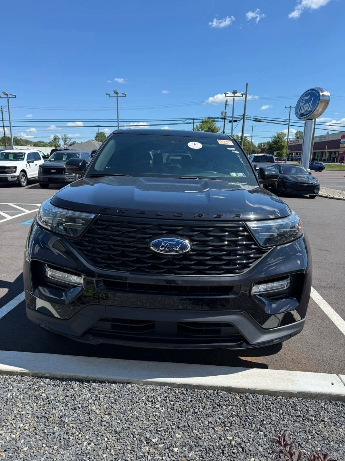 2022 Ford Explorer ST-Line photo 2