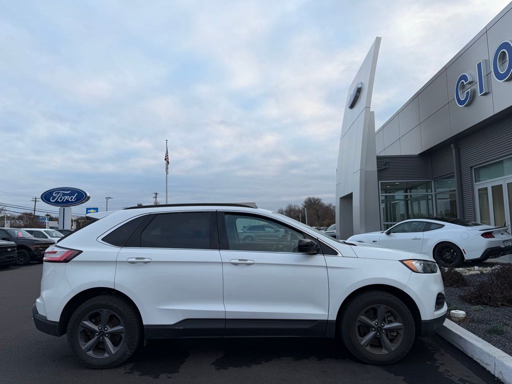2022 Ford Edge SEL photo 4