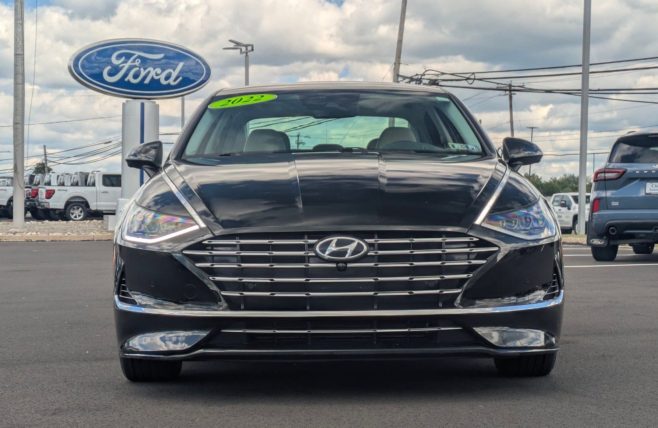 2022 Hyundai Sonata Hybrid Limited photo 2