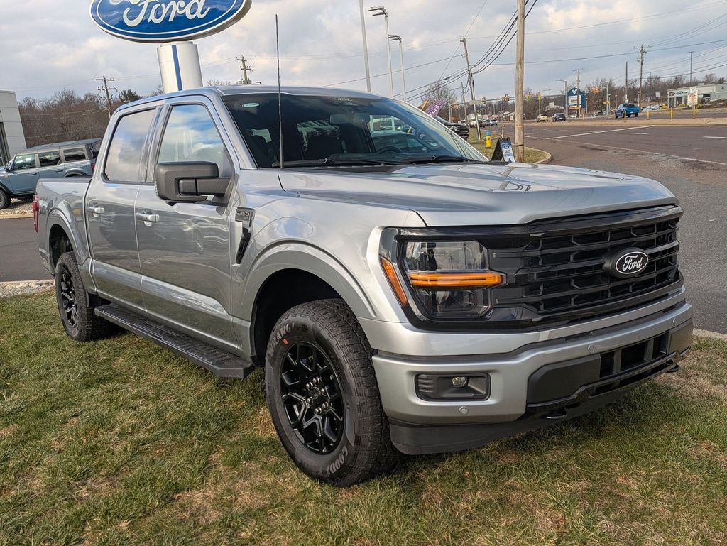 2025 Ford F-150 XLT photo 3