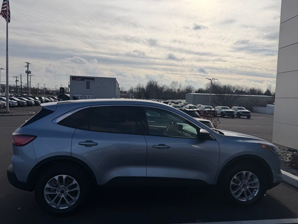 2022 Ford Escape SE photo 4