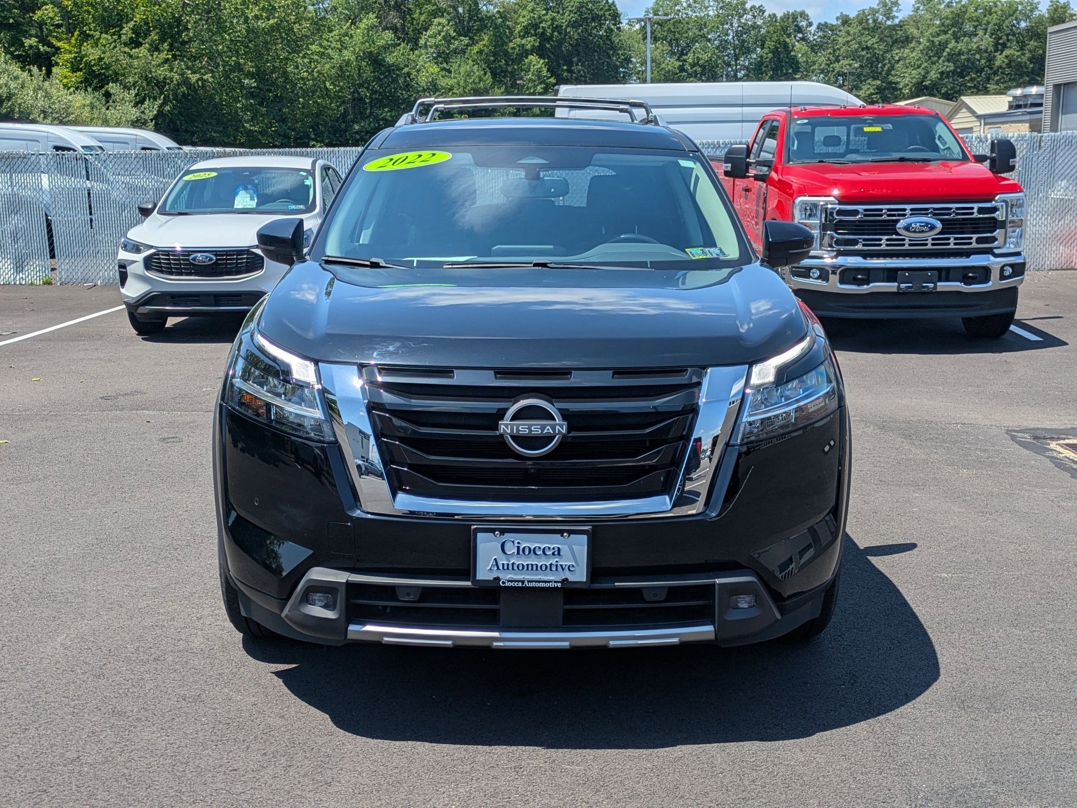 2022 Nissan Pathfinder SL photo 2