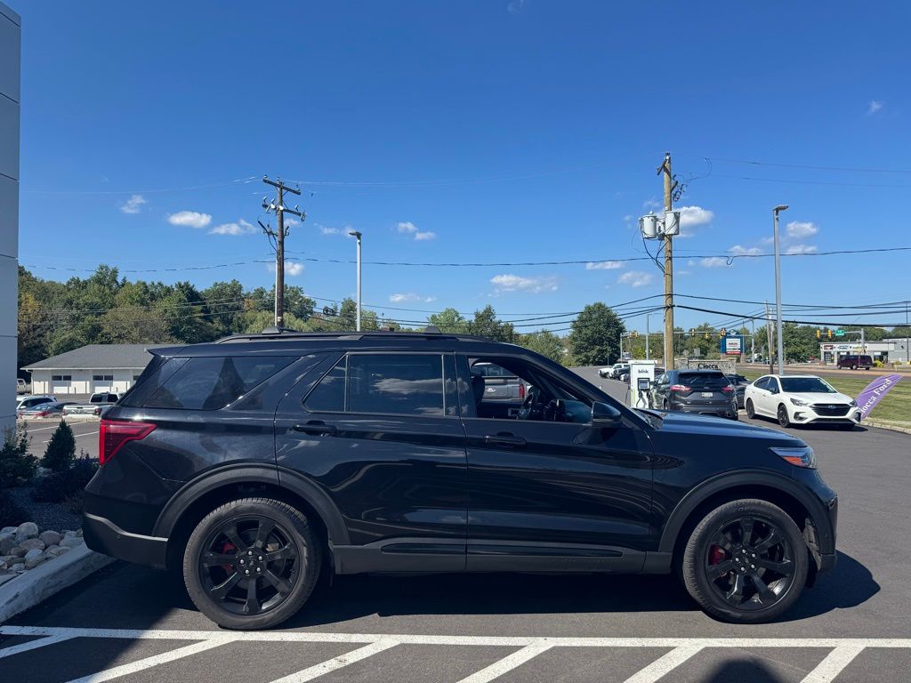 2023 Ford Explorer ST photo 2
