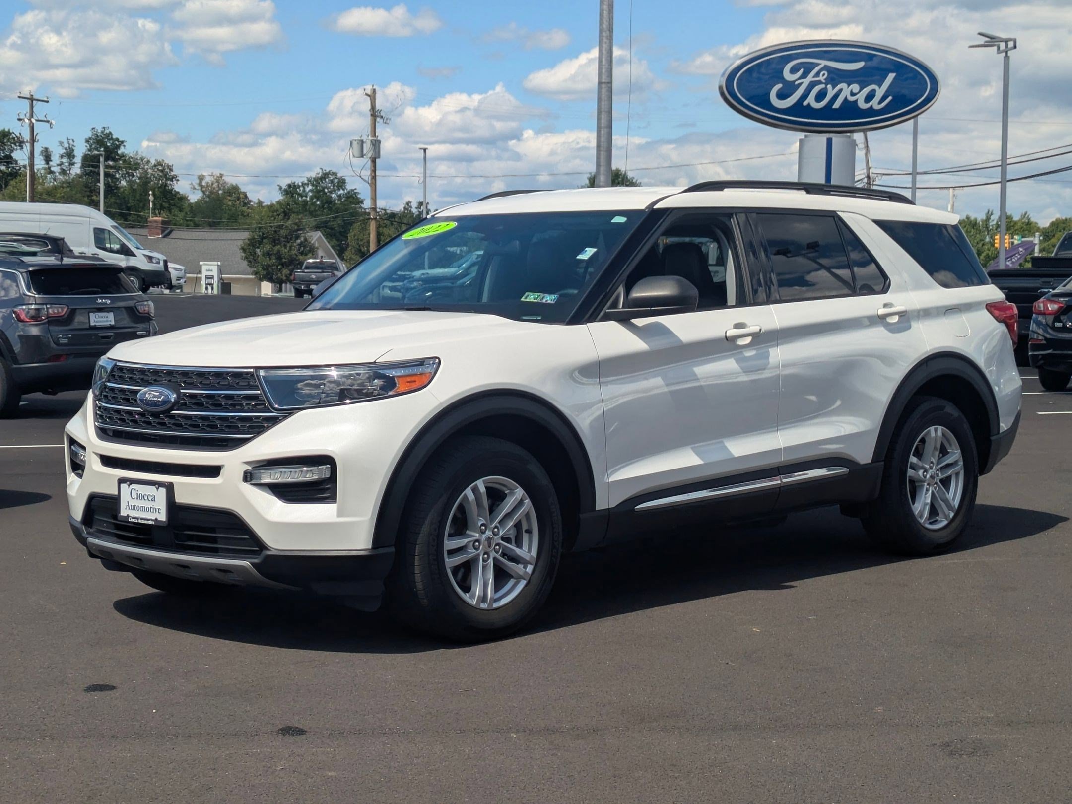 2022 Ford Explorer XLT photo 2