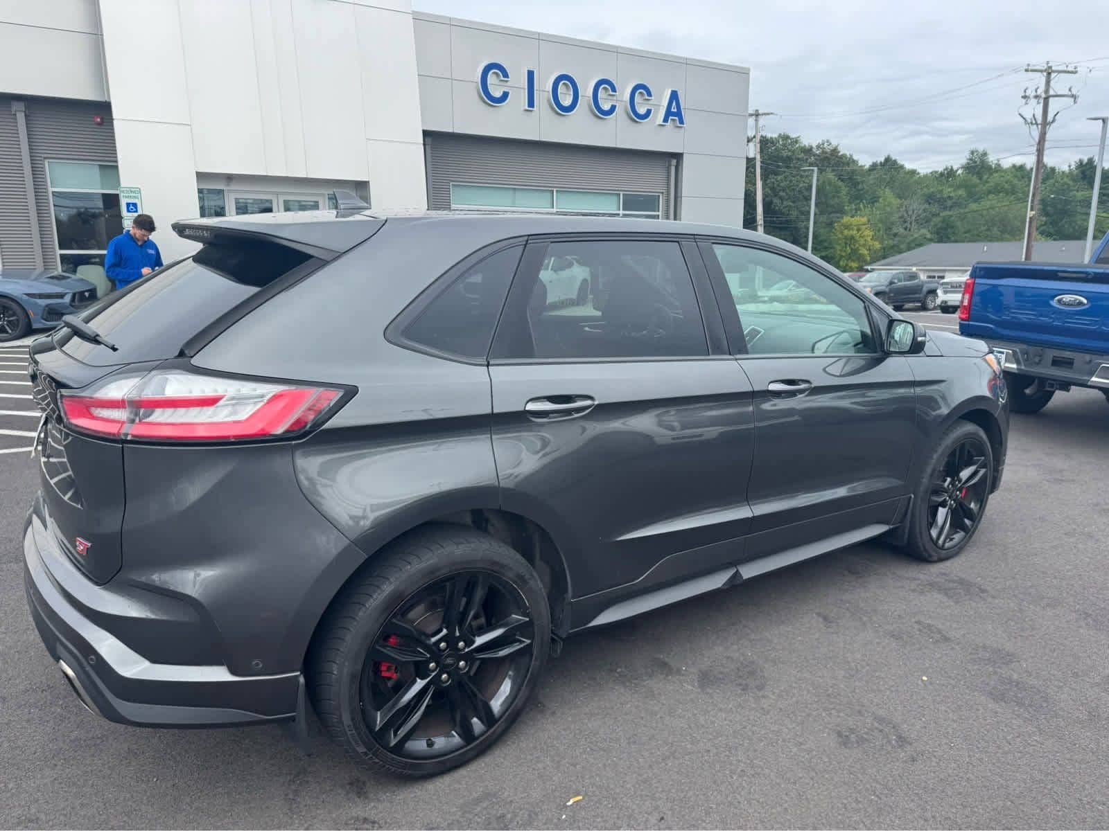 2019 Ford Edge ST photo 4