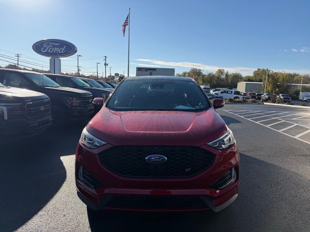 2024 Ford Edge ST photo 2