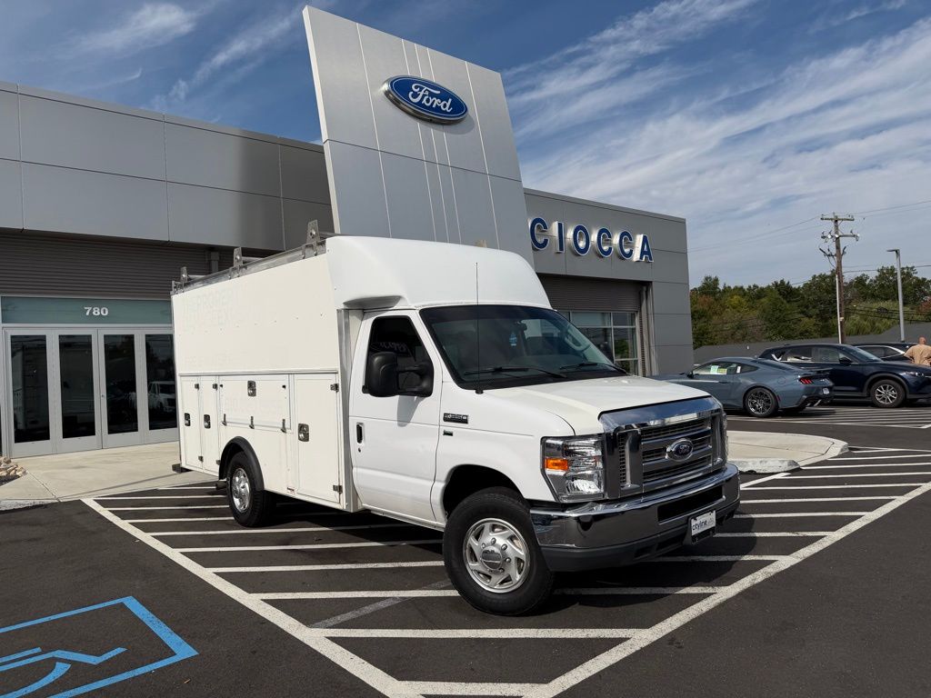 2018 Ford E-350 Base photo 2