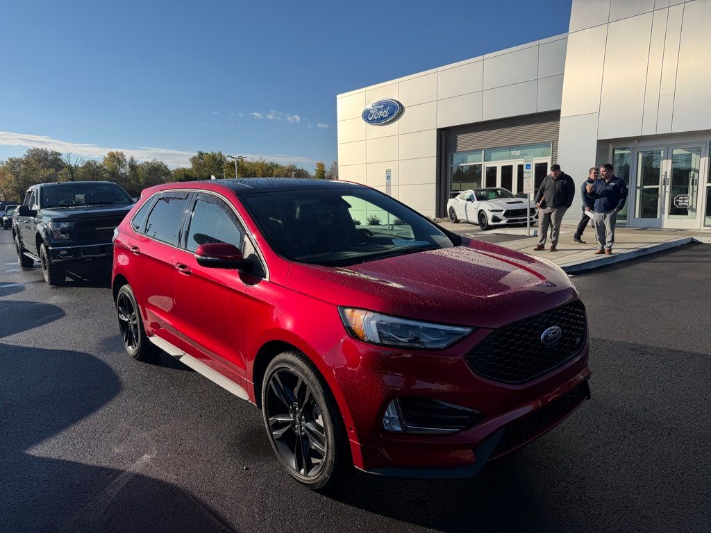 2024 Ford Edge ST photo 3