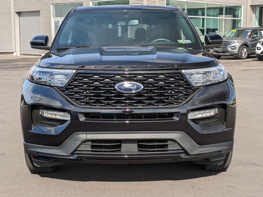 2022 Ford Explorer ST-Line photo 2