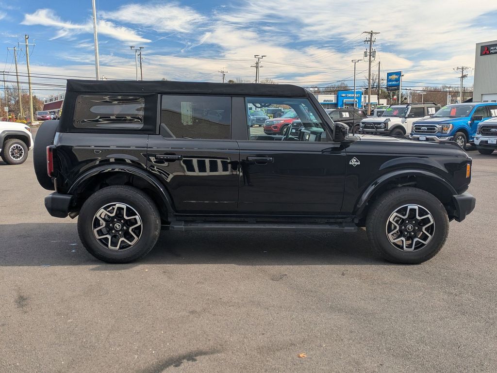 2022 Ford Bronco Outer Banks photo 4