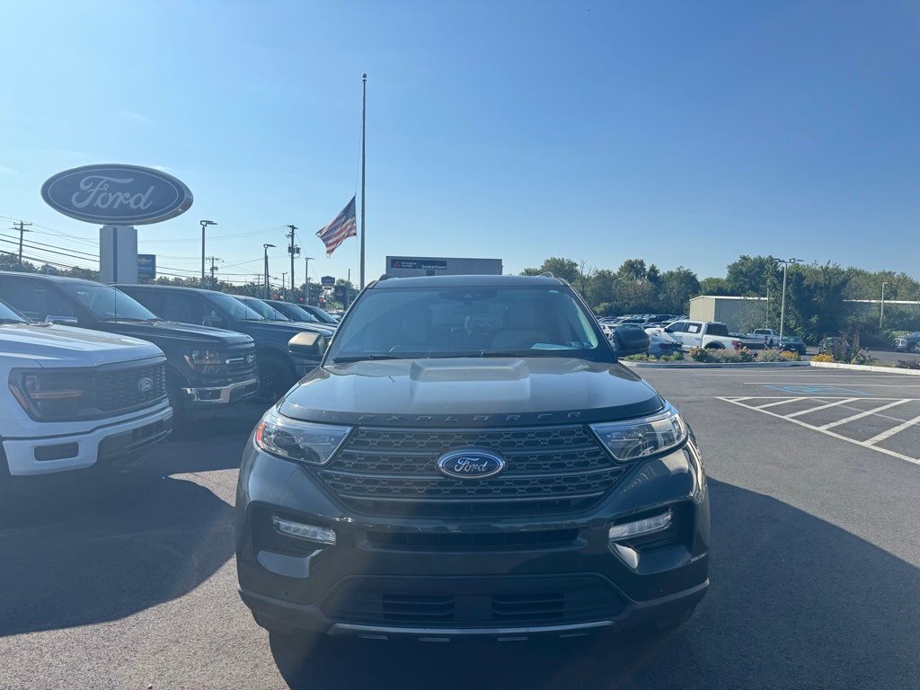 2021 Ford Explorer XLT photo 2