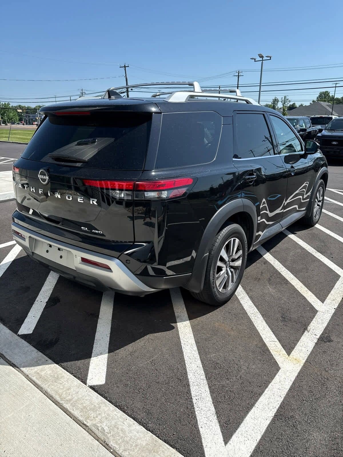 2022 Nissan Pathfinder SL photo 4