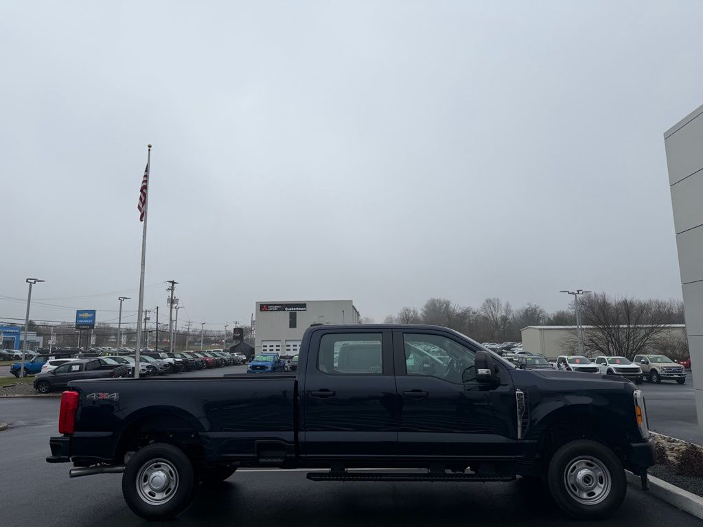 2023 Ford F-350 XL photo 4
