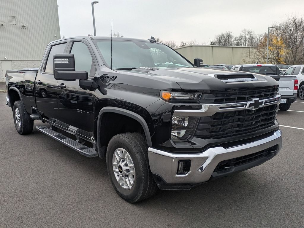 2024 Chevrolet Silverado 2500HD LT photo 3