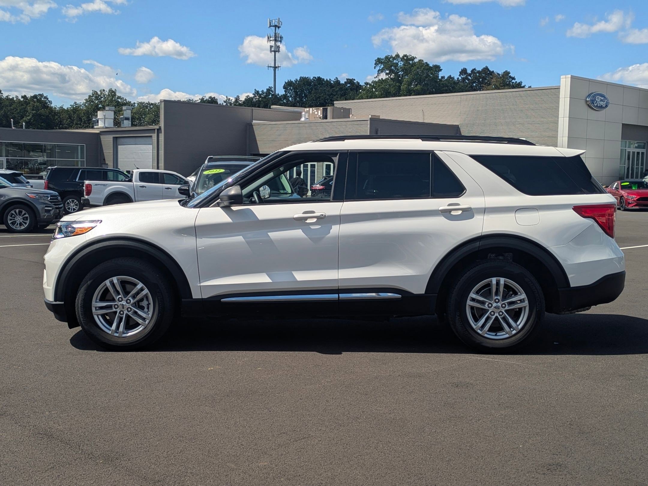 2022 Ford Explorer XLT photo 3