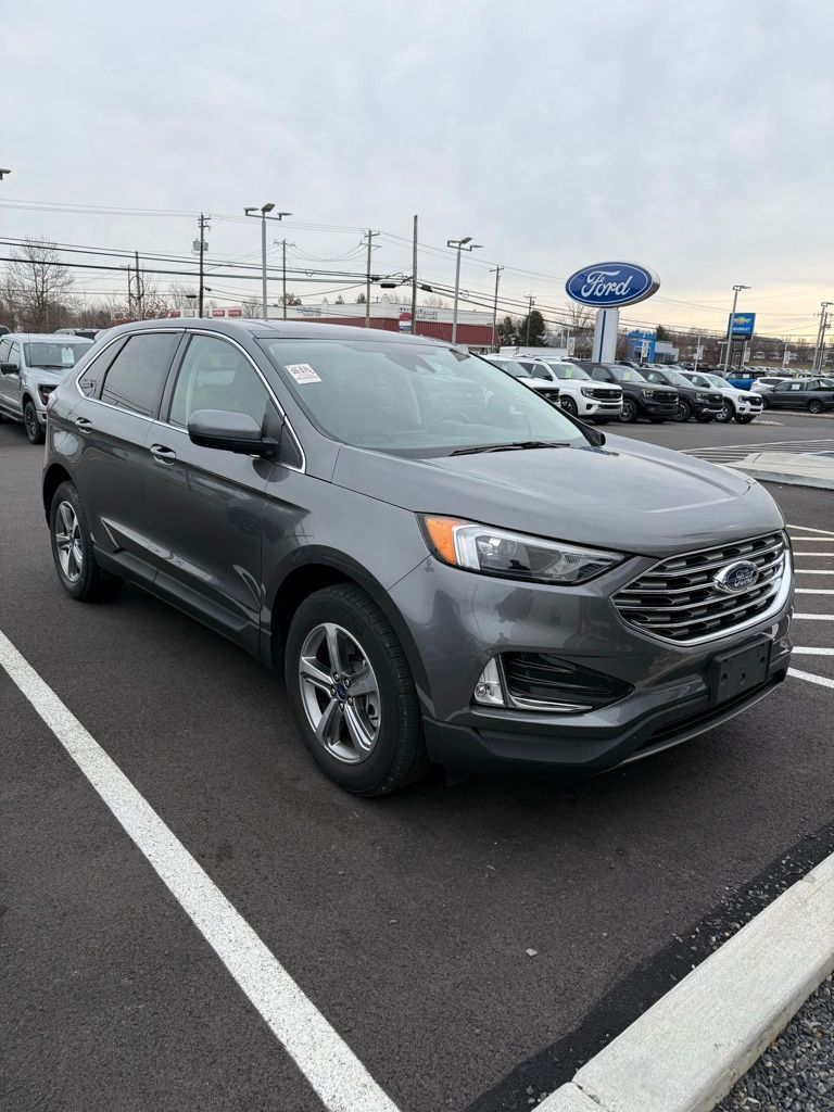 2022 Ford Edge SEL photo 3