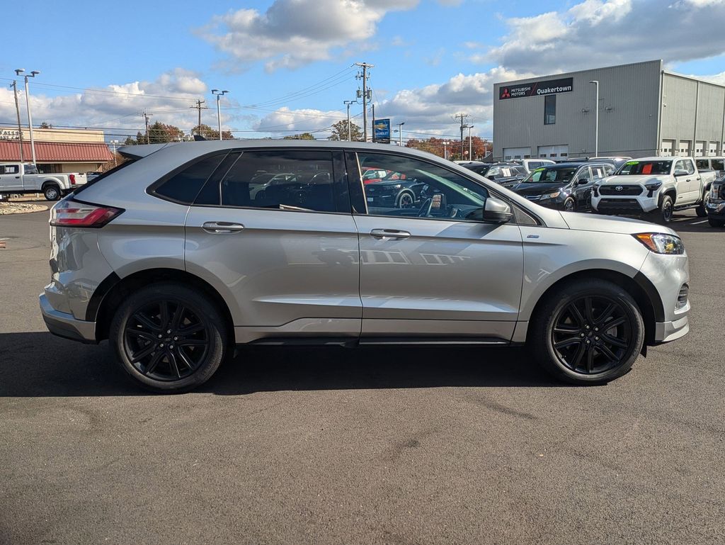 2024 Ford Edge ST photo 4