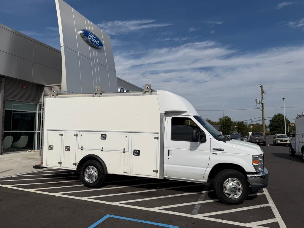2018 Ford E-350 Base photo 3