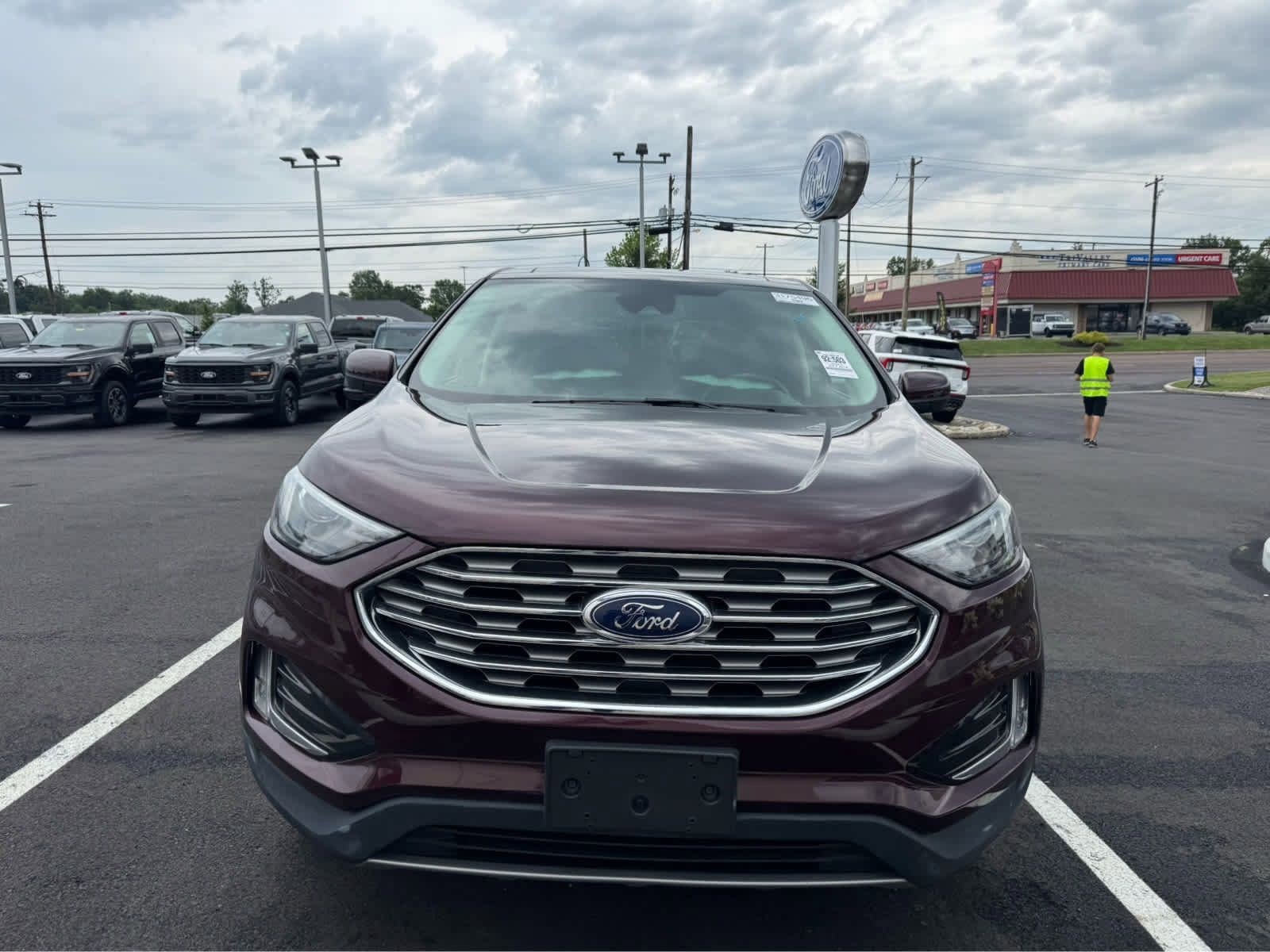 2022 Ford Edge SEL photo 2