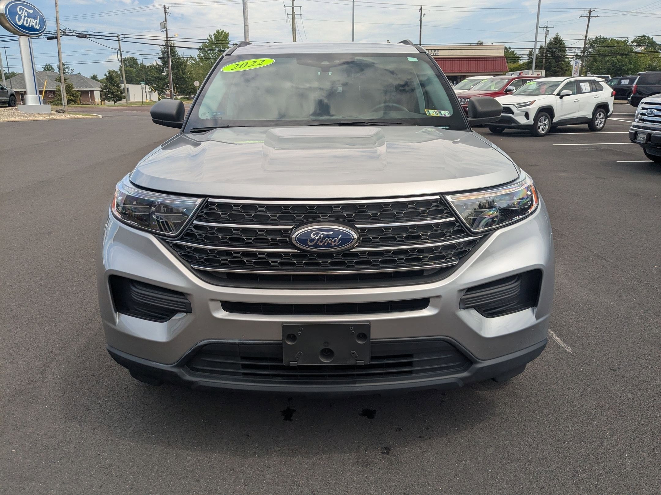 2022 Ford Explorer XLT photo 2