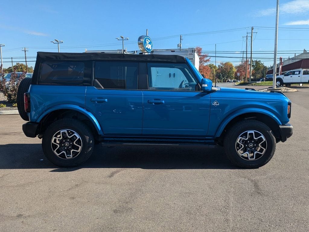 2022 Ford Bronco Outer Banks photo 4